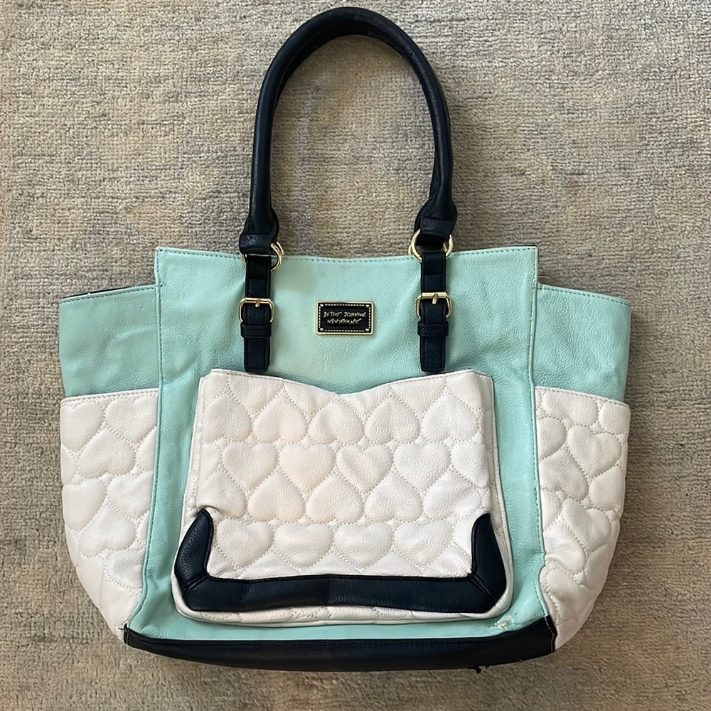 Betsy Johnson heart bag